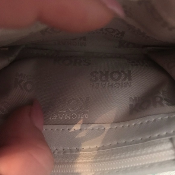 Michael Kors Keychain Wallet - Picture 5 of 8